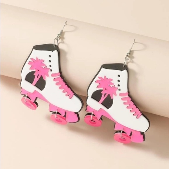 🎉 Roller Derby Dangly Earrings 🛼 - Picture 2 of 3